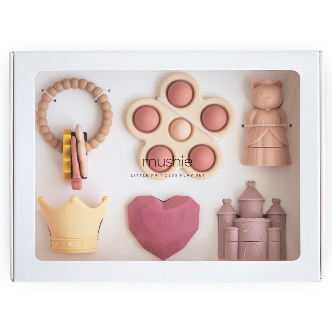 Mushie Little Princess geschenkdoos met siliconen babyspeelgoed, waaronder een teether, pop-it, beerprinses, kroon, hart en kasteel.