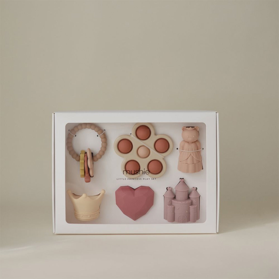 Mushie Little Princess geschenkdoos met siliconen babyspeelgoed, waaronder een teether, pop-it, beerprinses, kroon, hart en kasteel.