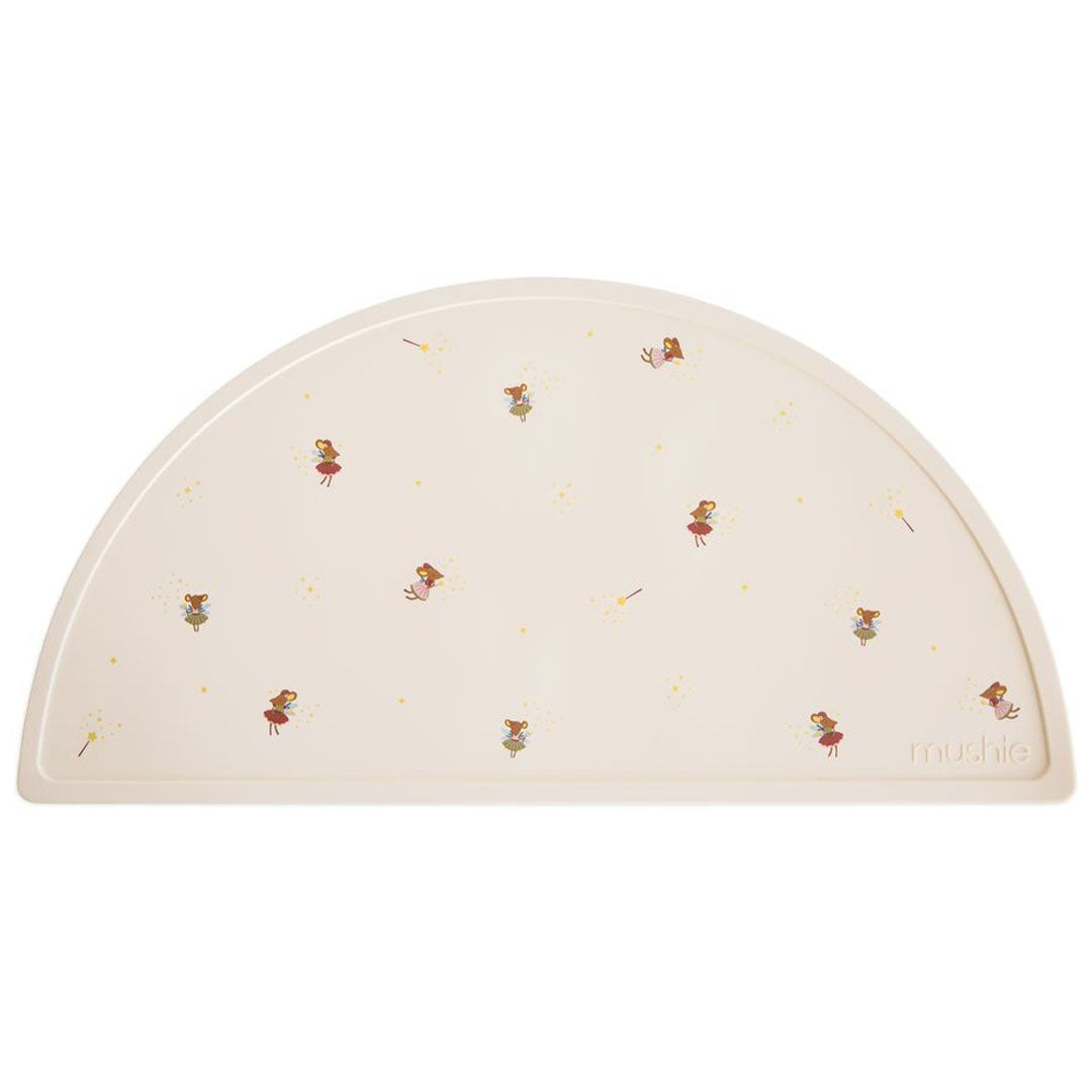 Mushie siliconen placemat voor baby's met een patroon van sprookjesmuizen en sterren.