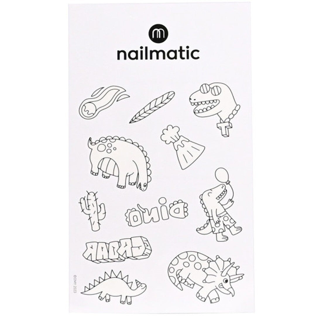 Een vel met oningekleurde nailmatic tijdelijke tattoos met dinosaurusfiguren en accessoires.