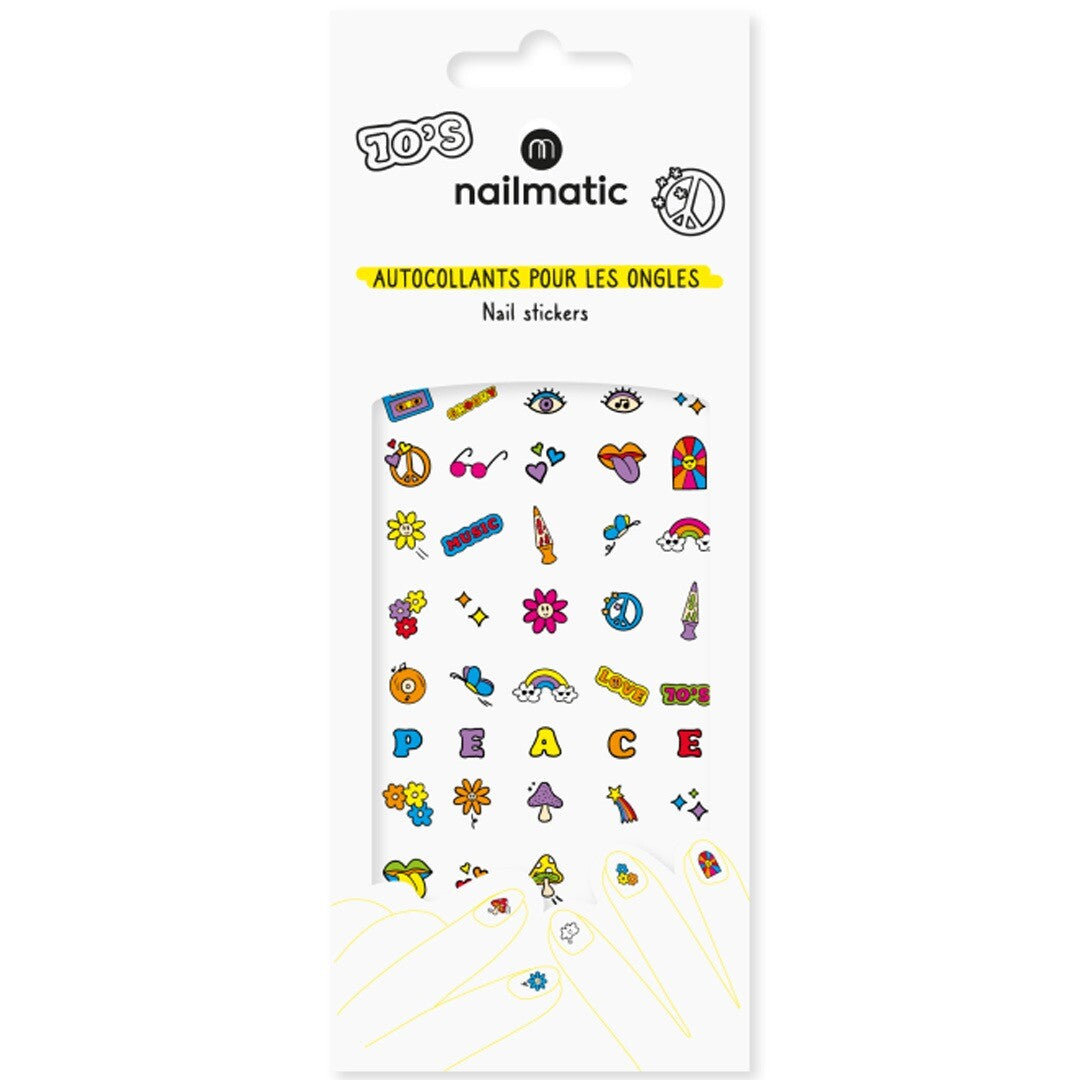 Verpakking van nailmatic nagelstickers met 70's thema, inclusief bloemen, regenbogen en peace-tekens.