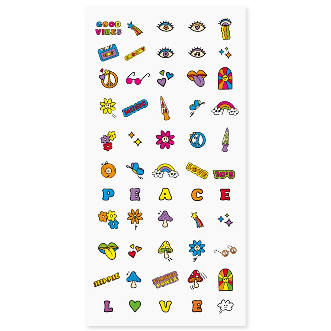 Vel nailmatic nagelstickers met diverse kleurrijke 70's thema-afbeeldingen zoals bloemen, paddenstoelen en regenbogen.