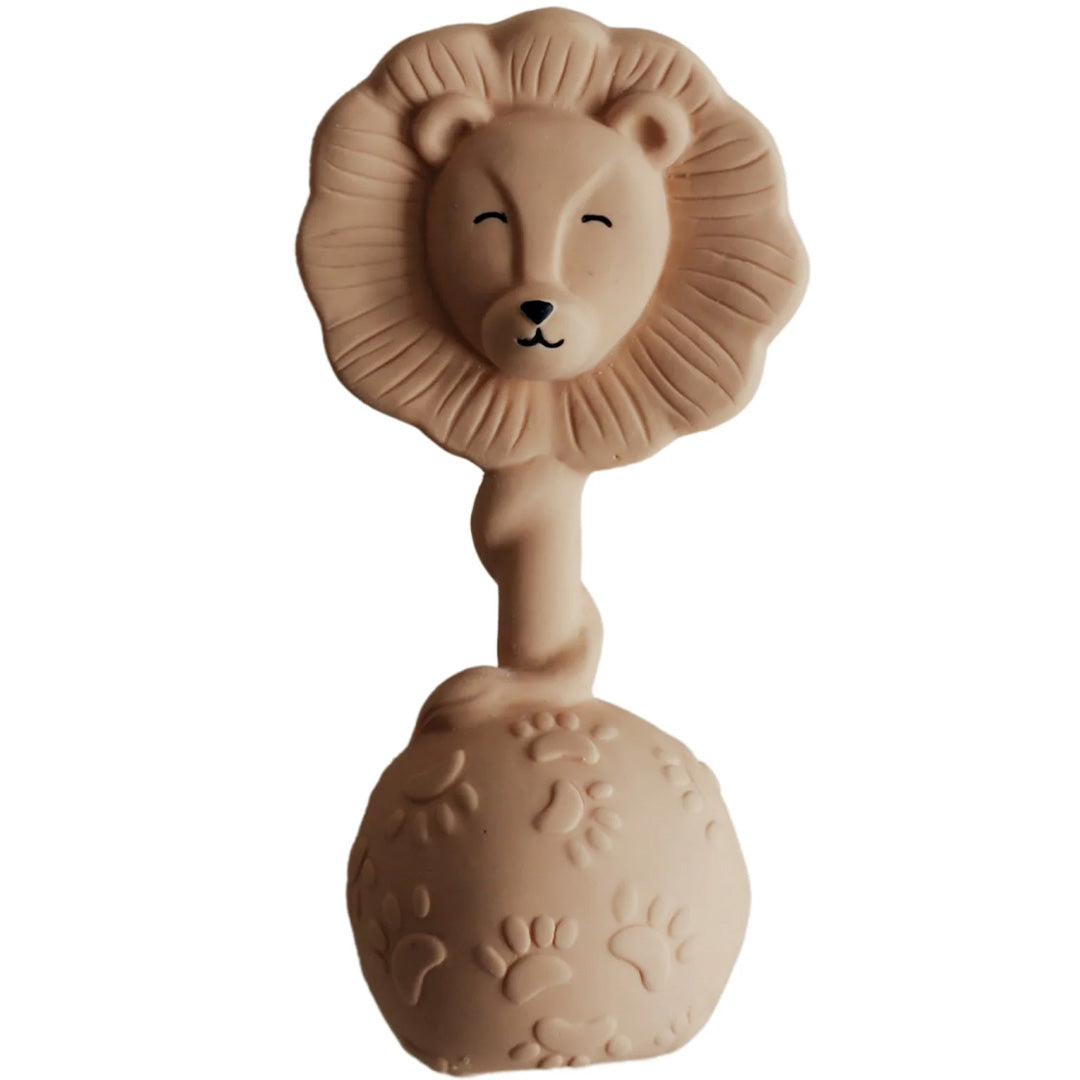 natruba beige rubber bijtspeelgoed met rammelaar in de vorm van een leeuw.