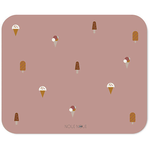 Noui noui roze placemat met een patroon van ijsjes en waterijsjes.
