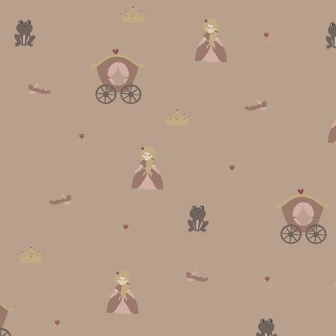 Detail van de Noui Noui placemat met een patroon van prinsessen, kikkers, koetsen en kronen.