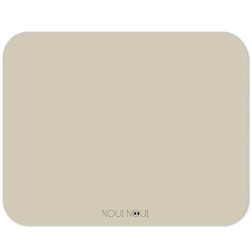Beige rechthoekige noui noui placemat met afgeronde hoeken.
