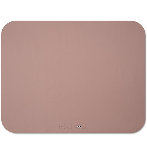 Noui noui placemat in oudroze kleur met logo.