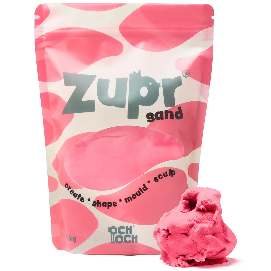 Och Och Zupr kinetisch zand in een roze verpakking met een hoopje roze zand ernaast.