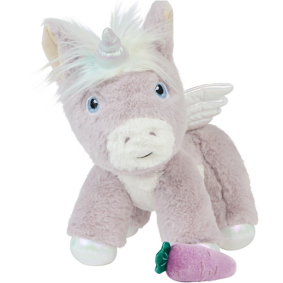 Olli Ella knuffeleenhoorn Glimmer, een lichtpaarse pluchen eenhoorn met vleugels en een paarse wortel in de mond, schuin gefotografeerd.