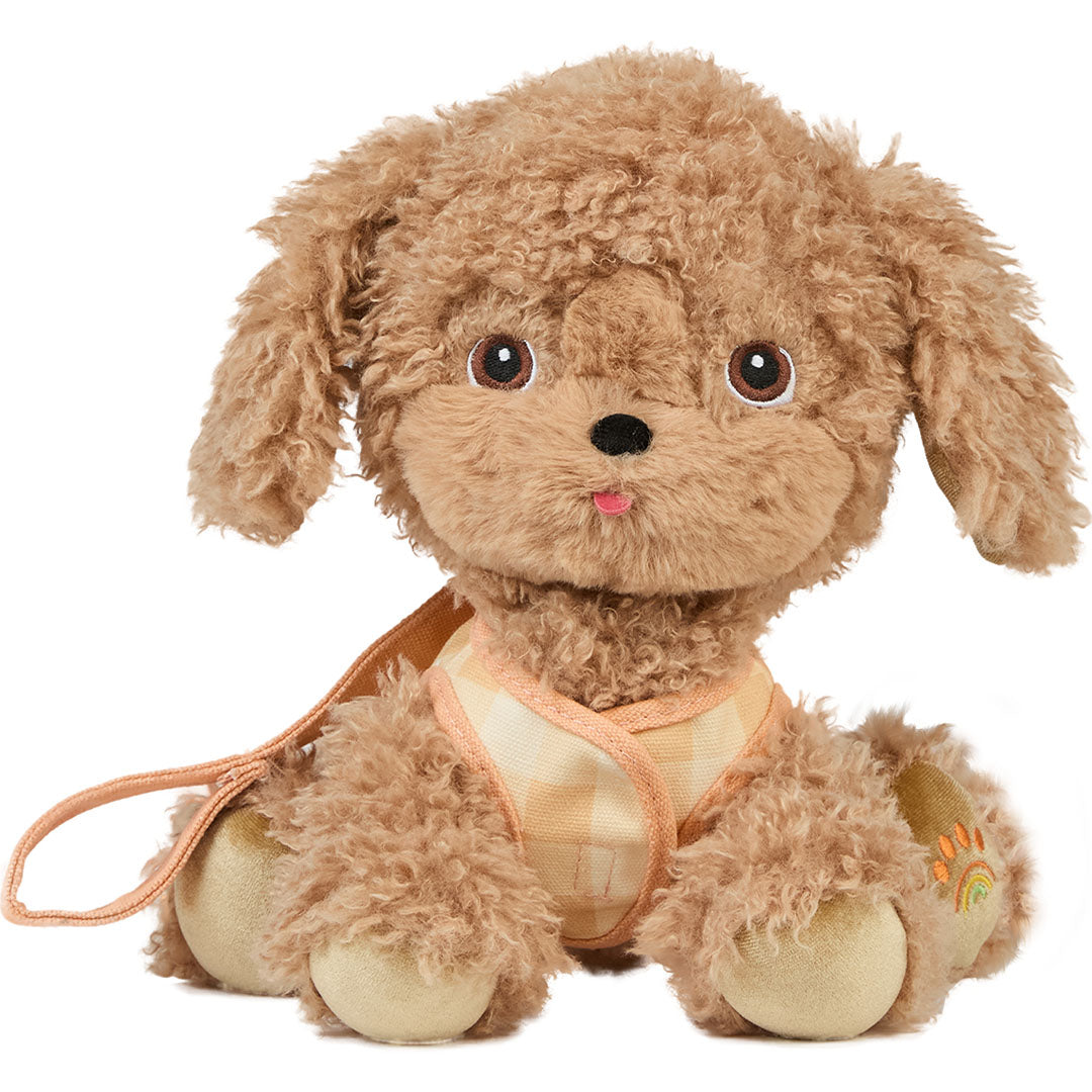 Olli Ella knuffelhond Goldie, een bruine pluchen hond met geruit tuigje, zit van voren.