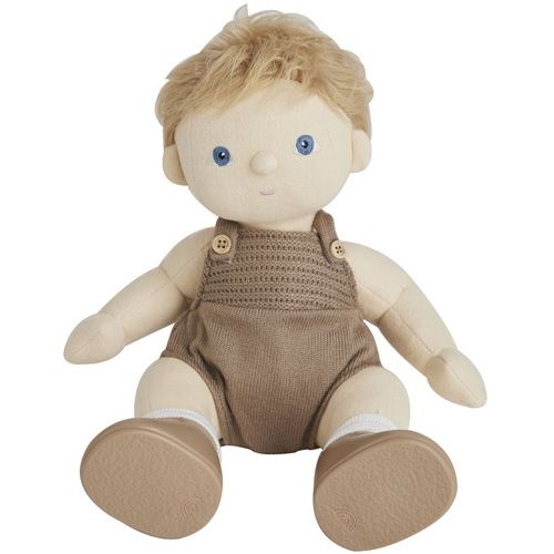 Olli Ella lappenpop jongen met blond haar, blauwe ogen en een bruine gebreide romper.