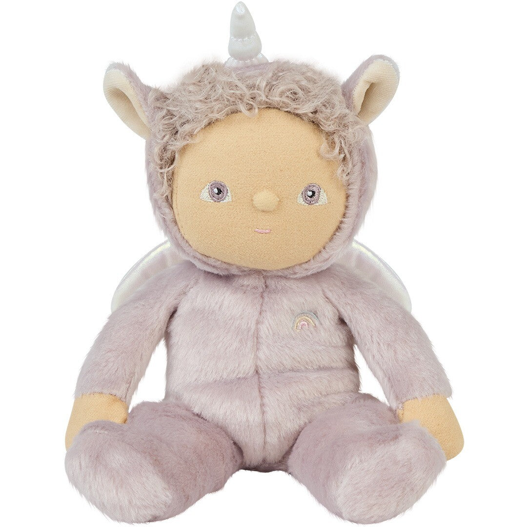 Olli ella lappenpop Uma Unicorn, een paarse pluche babypop met een eenhoornhoorn en regenboogje op de borst.