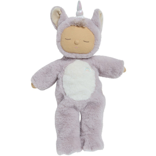 Olli Ella lappenpop eenhoorn Cozy Dinkum Doll Sweetpea, een zachte paarse knuffelpop met een eenhoornhoorn en gesloten ogen.