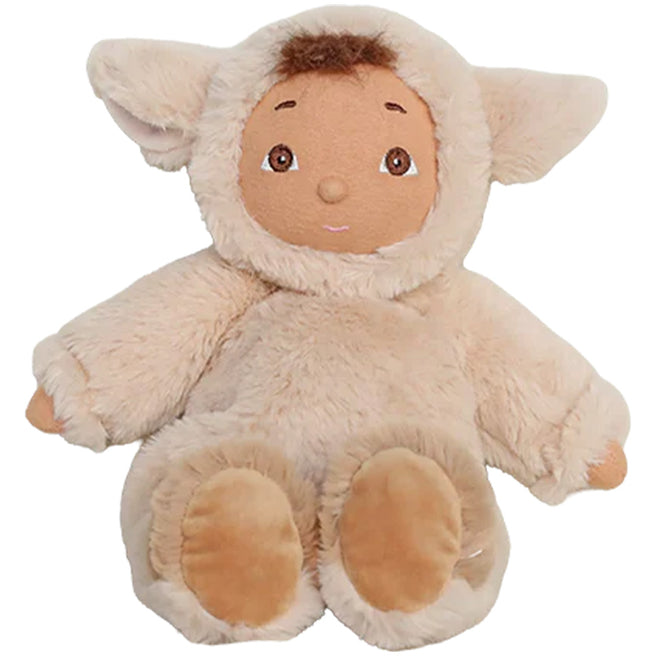 Olli Ella lappenpop Cozy Day Dinkum Lamby Tig, een beige pluchen pop in lamspak, zittend.