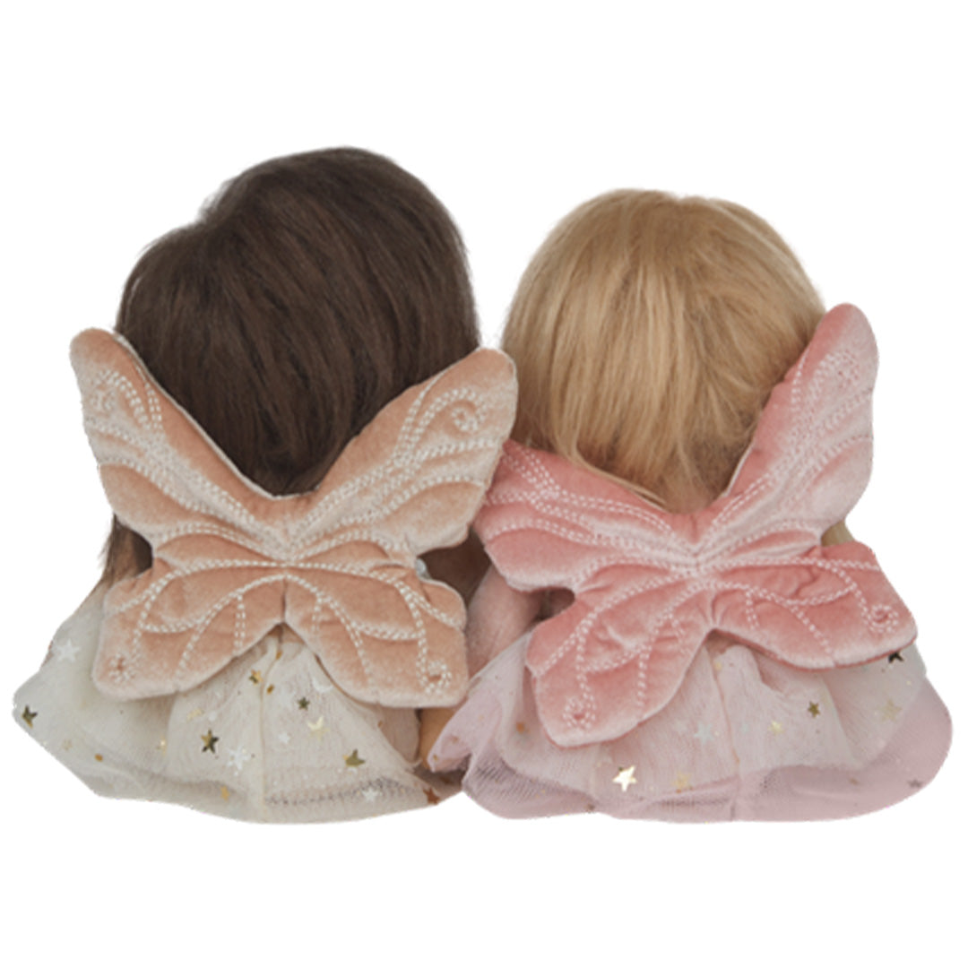 Twee Olli Ella Dinky Dinkum lappenpoppen van achteren, een met bruin en een met blond haar, beide met vleugels en sterrenrokjes.
