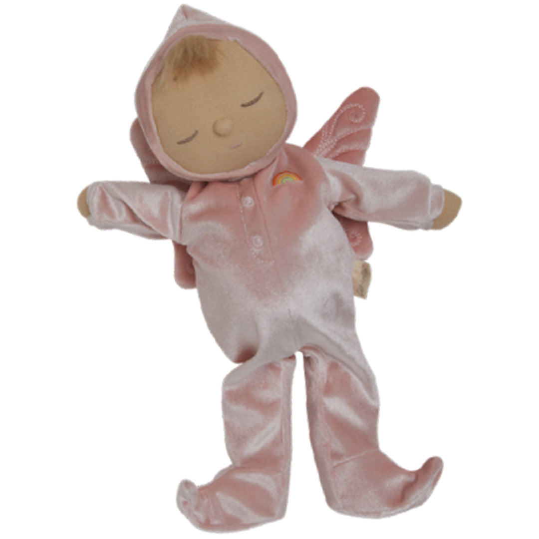 Olli Ella roze lappenpop Dozy Dinkum Doll Fairy Aurora met een regenboogje op de borst.