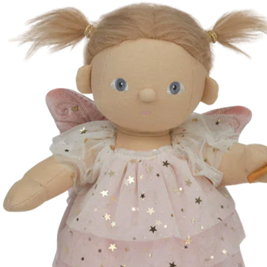 Detailopname van de Olli Ella lappenpop Dream Dinkum Doll Fairy Willow Pink met roze sterrenjurk en toverstaf.