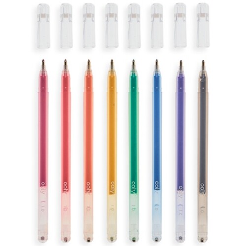Acht ooly glitter gelpennen in regenboogkleuren met losse doppen erboven.