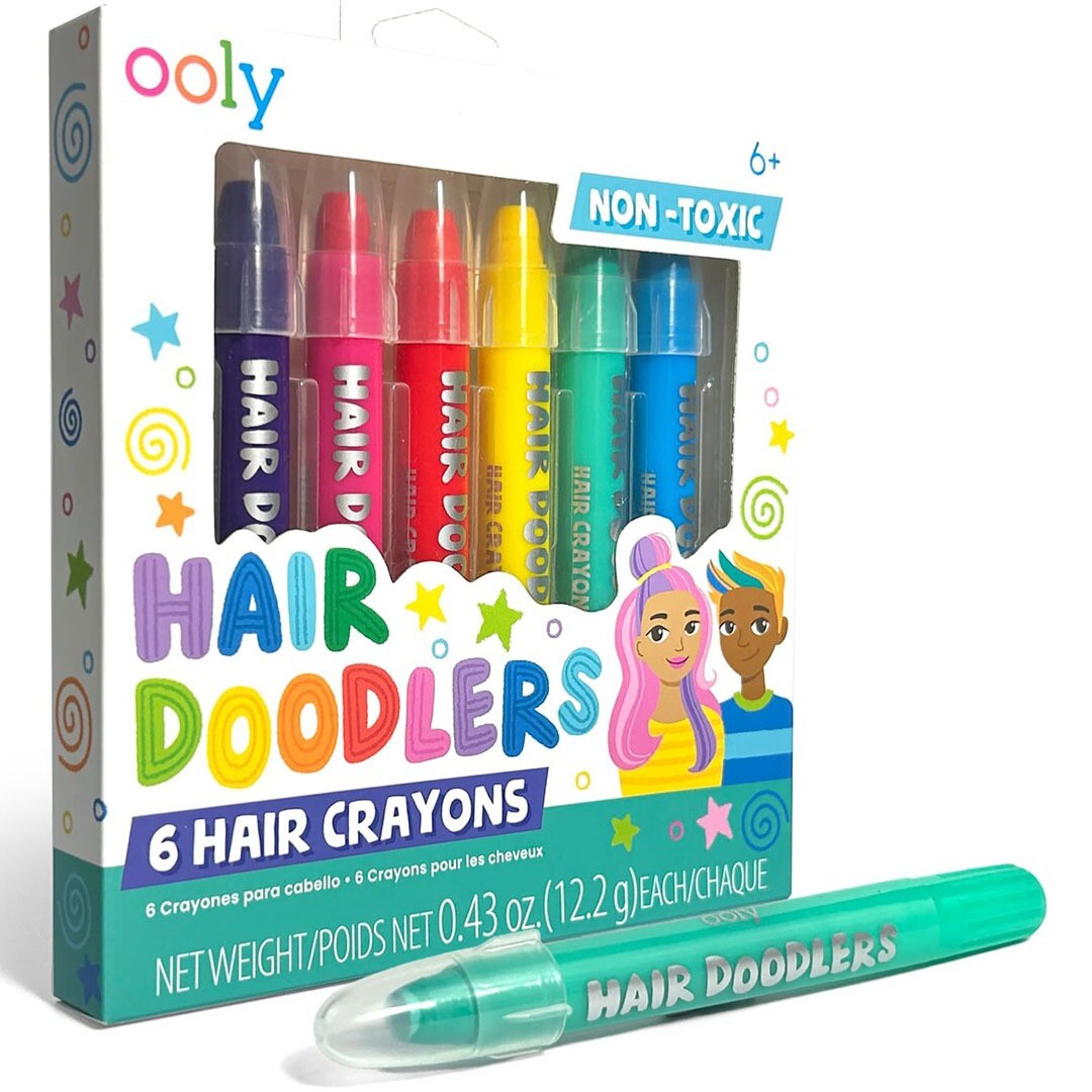 Ooly Hair Doodlers verpakking met 6 haarkrijtjes, met één groen haarkrijtje los ervoor.