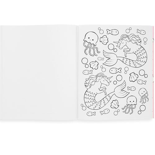 Een open kleurboek met een blanco linkerpagina en een rechterpagina met een zwart-wit illustratie van zeemeermin-eenhoorns en onderwaterdieren.