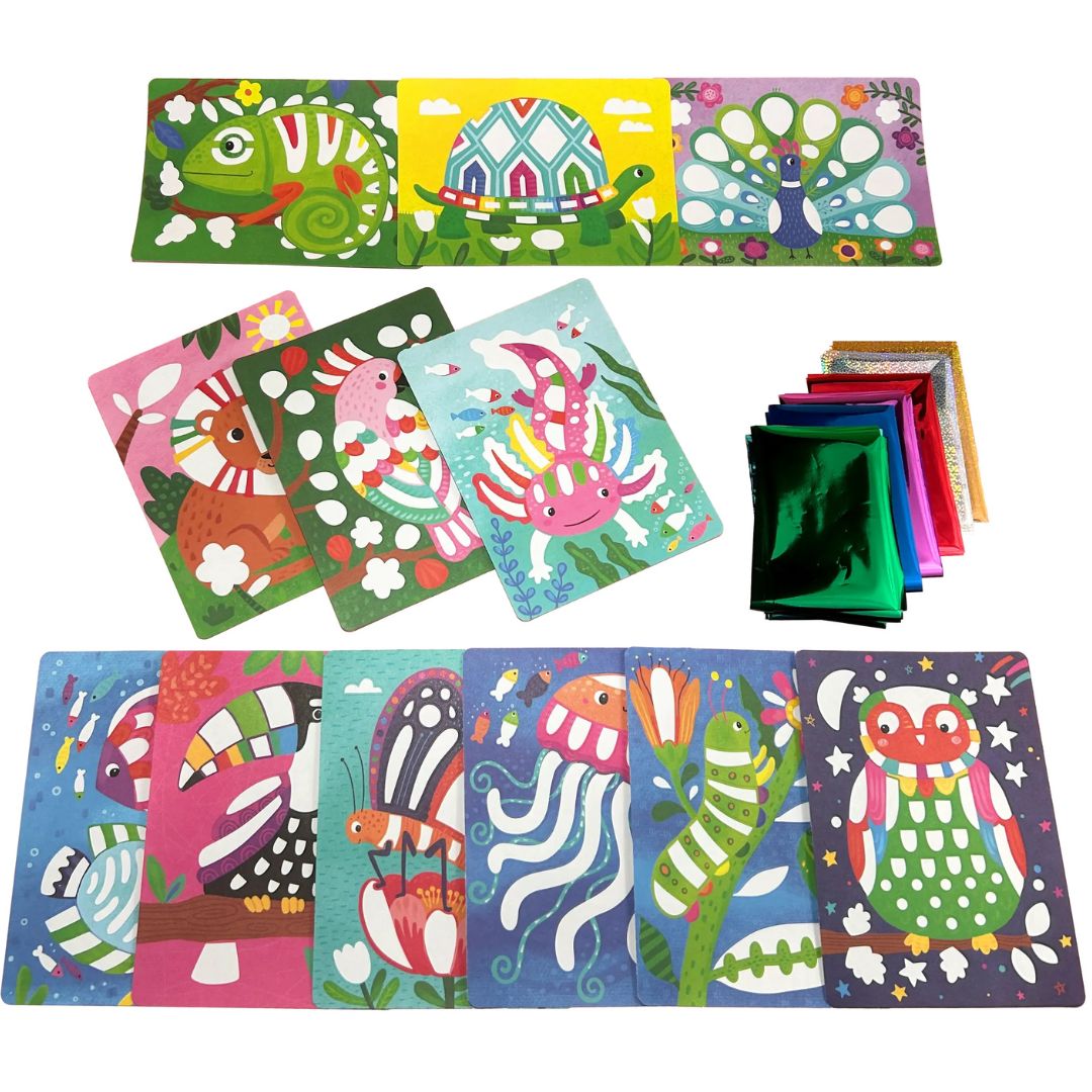 Een collectie van diverse dierenafbeeldingen en folievellen van de ooly Foil-Tastic knutselset.