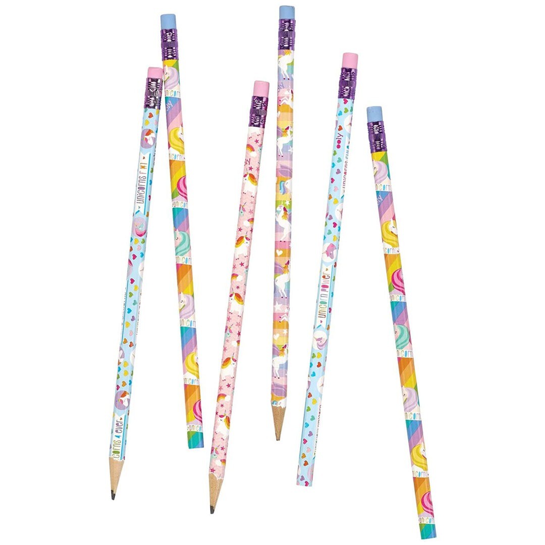 Een collectie van Ooly Unique Unicorns tekenpotloden met eenhoorn-, hart- en regenboogpatronen.