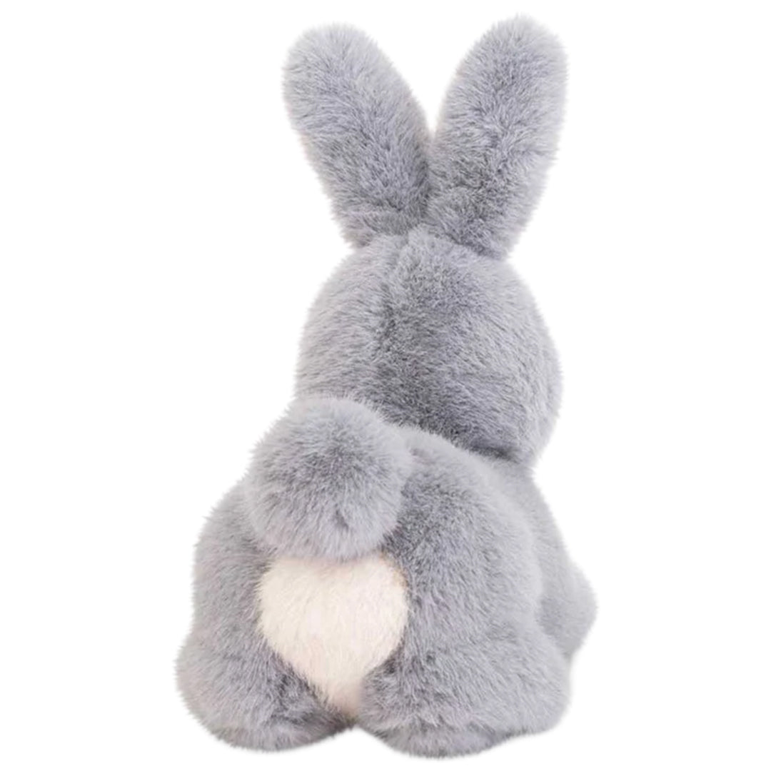 De achterkant van het Orange Toys knuffelkonijn, grijs met een witte pluimstaart.