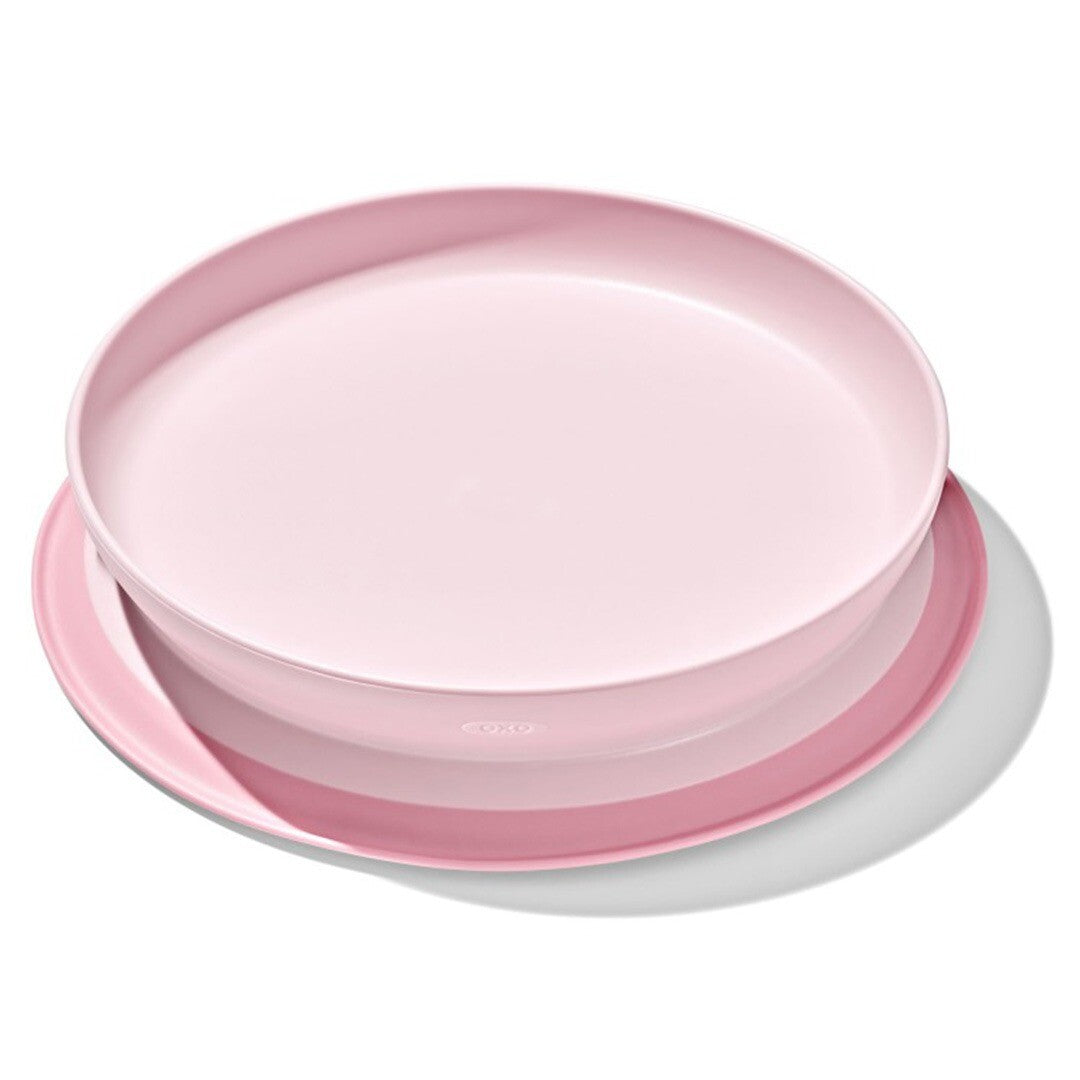 oxo tot roze babybord met zuignap, schuin van bovenaf gezien.