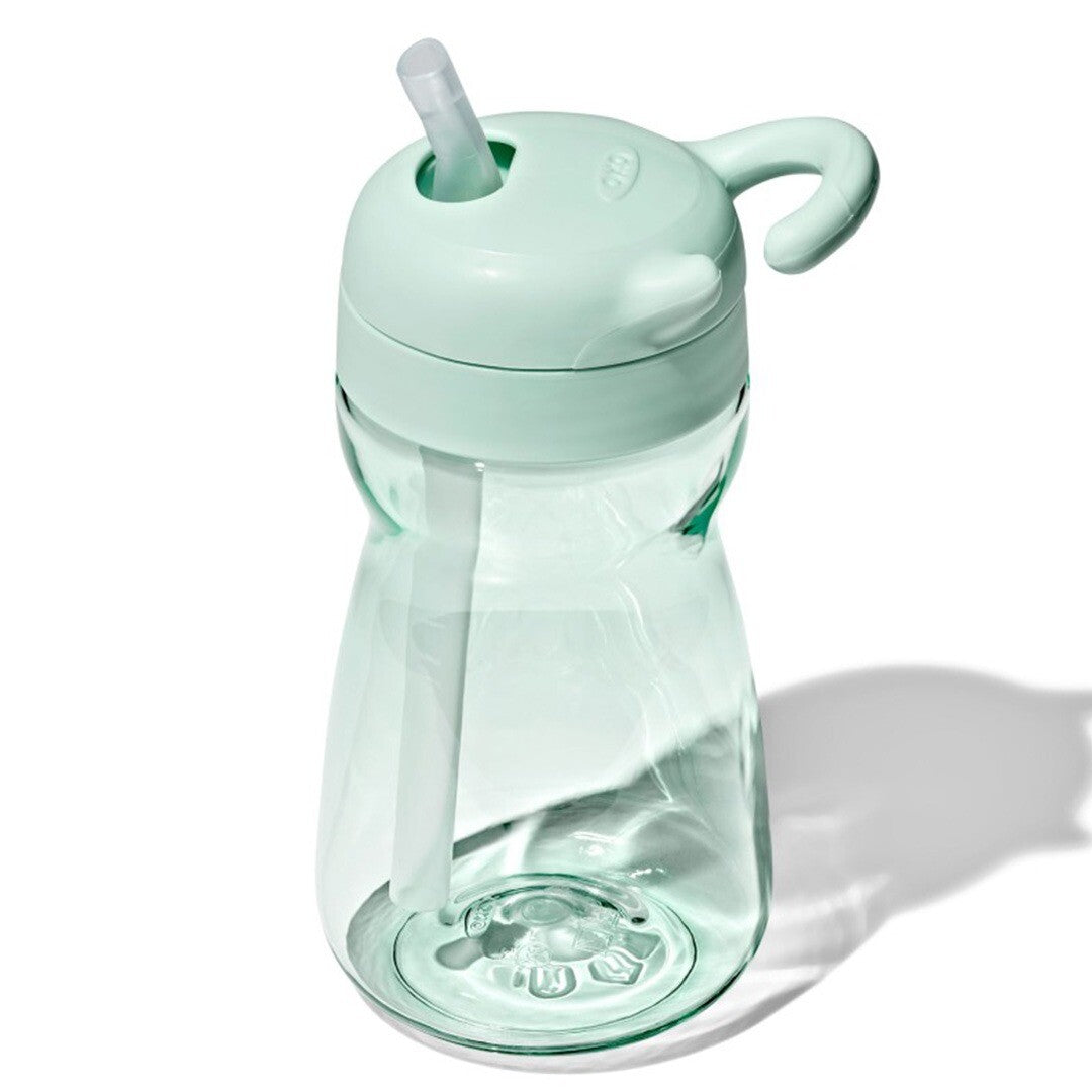 Oxo tot opal drinkfles met rietje, gemaakt van transparant plastic.