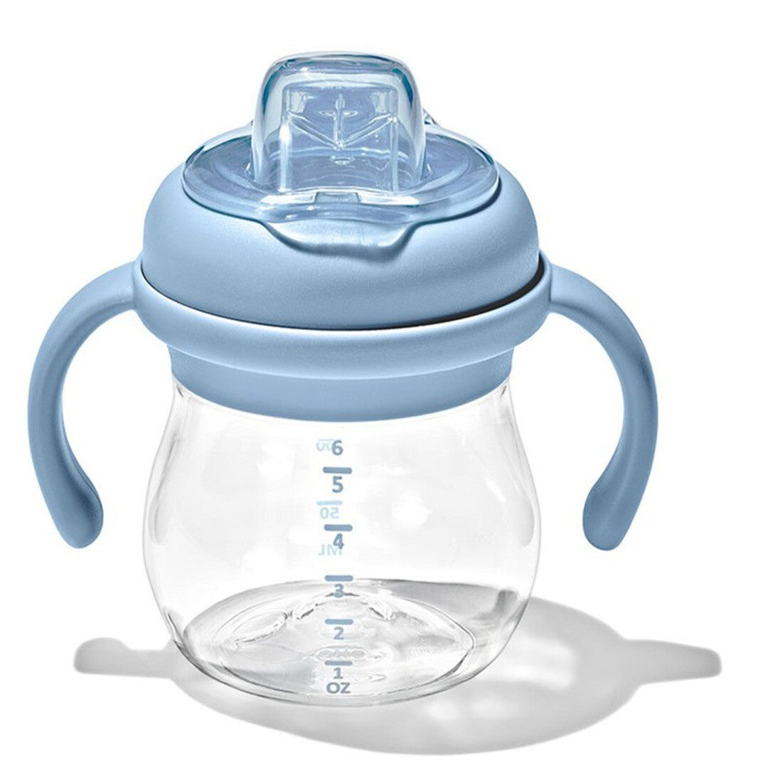 Oxo tot tuitbeker voor baby's in lichtblauw met handvatten en een zachte tuit.