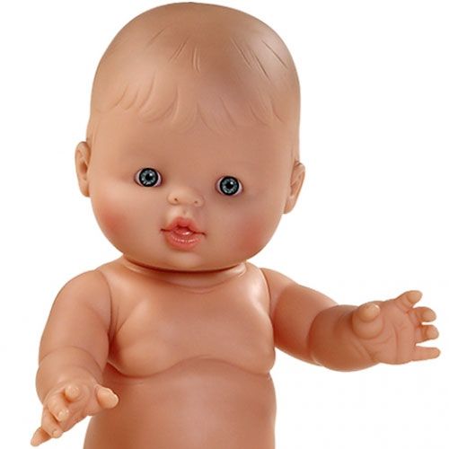 Detail van de Paola Reina Gordi Albert babypop jongen, met focus op het bovenlichaam.