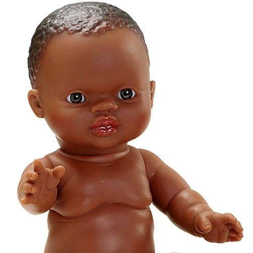 Detailfoto van het gezicht en bovenlichaam van de Paola Reina babypop Gordi jongen Bonifacio.