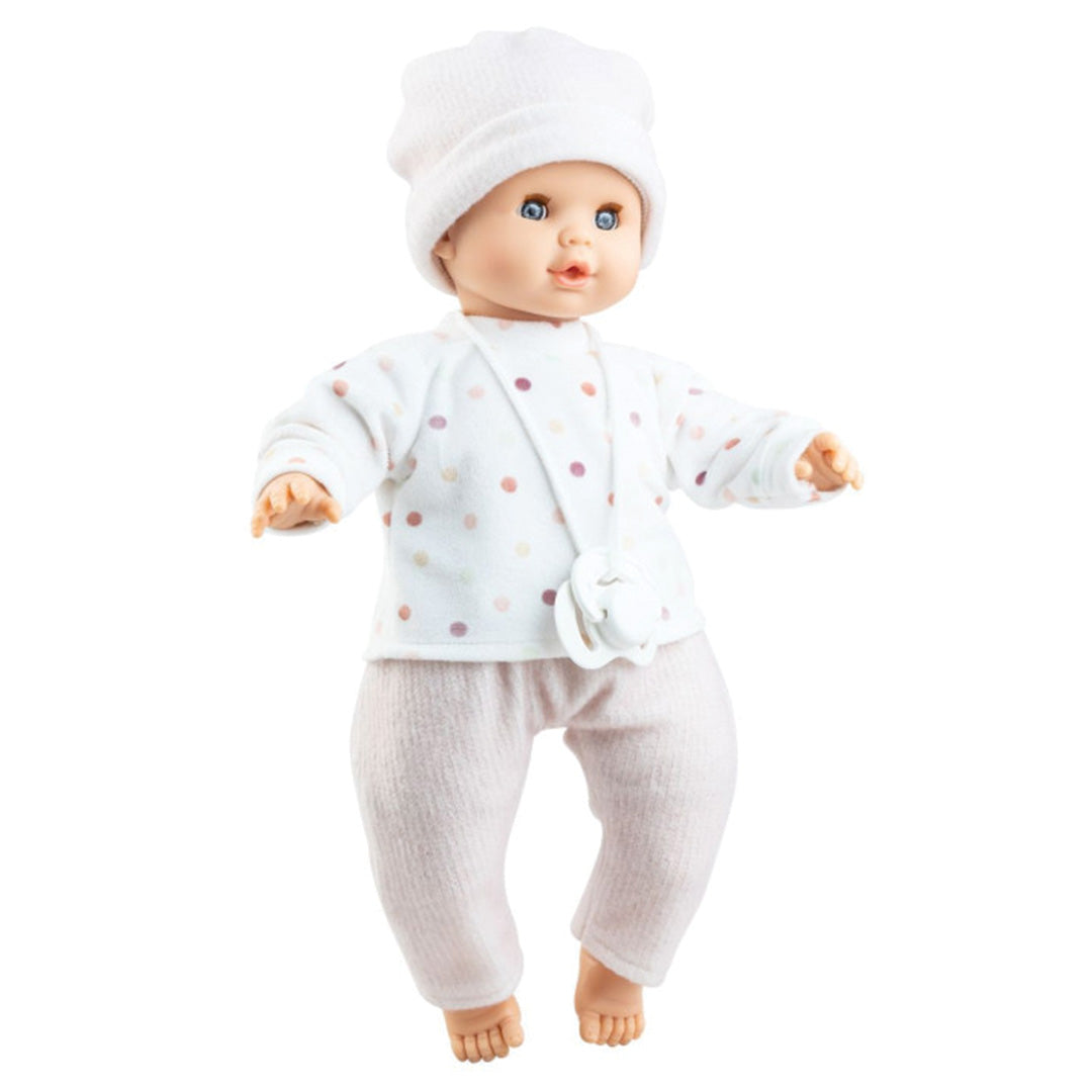 Paola Reina babypop met wit shirt met stippen, lichtroze broek, witte muts en speen.
