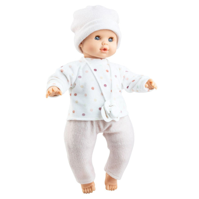 Paola Reina babypop met wit shirt met stippen, lichtroze broek, witte muts en speen.