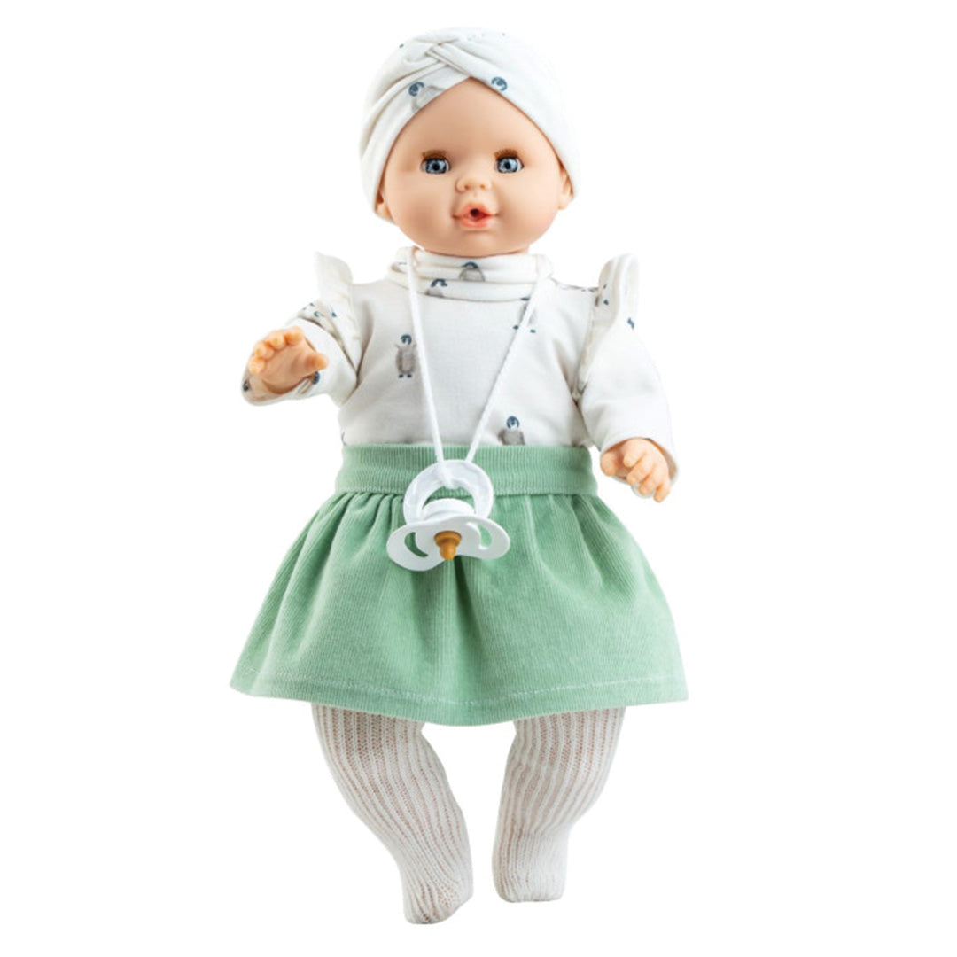 Paola Reina babypop Sonia met groene rok, wit shirt met pinguïns, witte muts en speen.