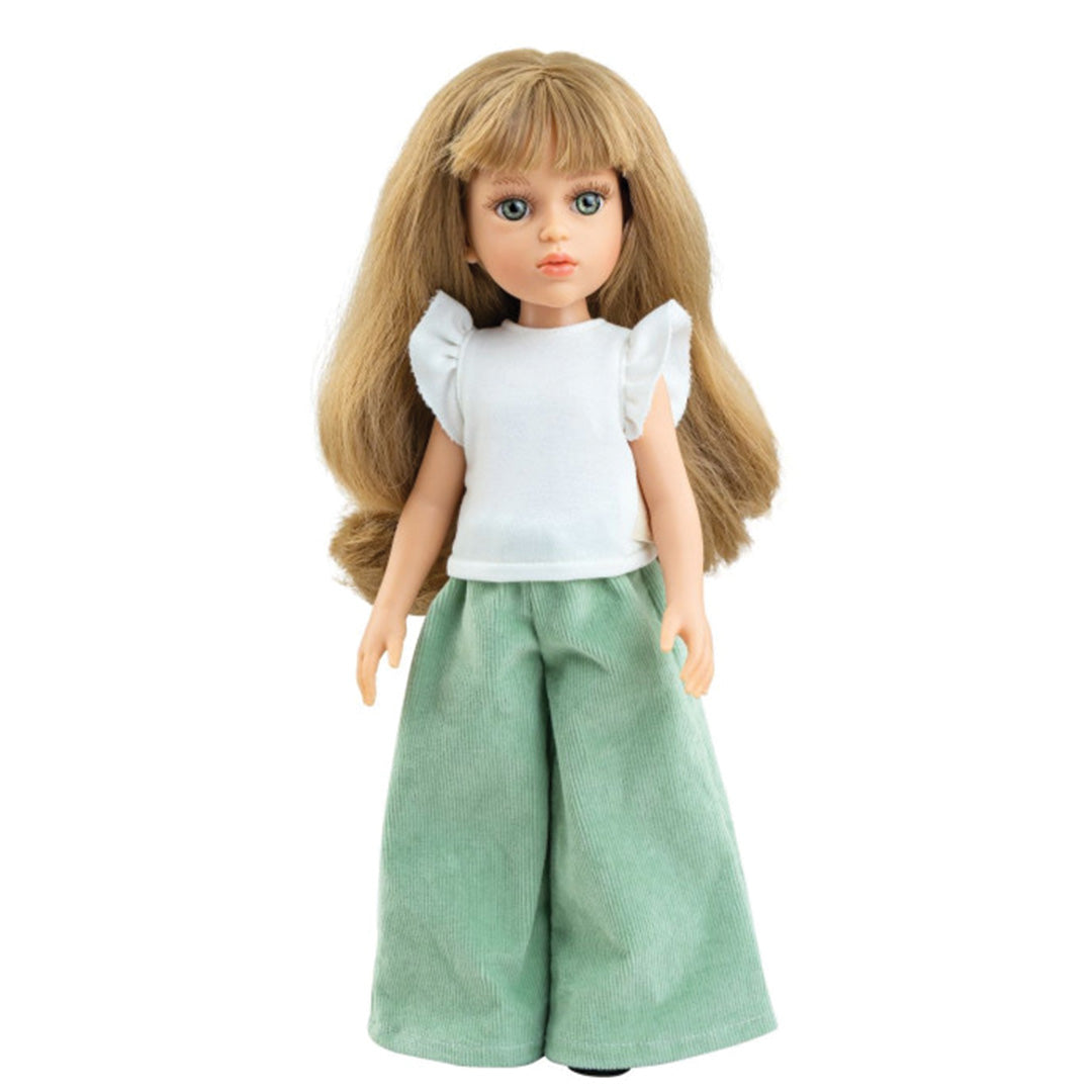 Paola Reina stapop Kiara met lang blond haar, een wit topje en groene corduroy broek.