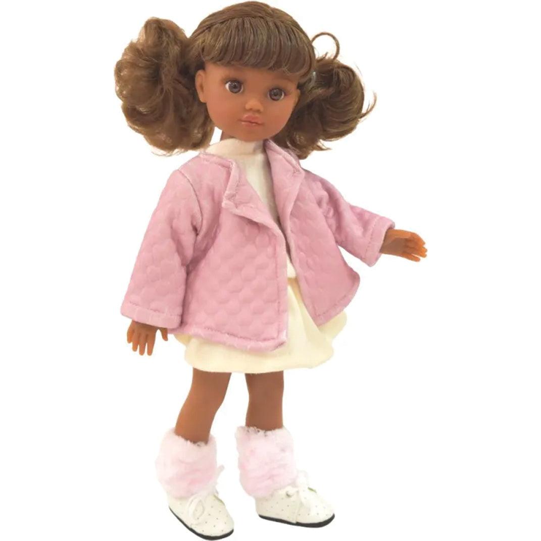 Paola Reina aankleedpop Kim met bruin haar, roze jasje en witte schoenen.