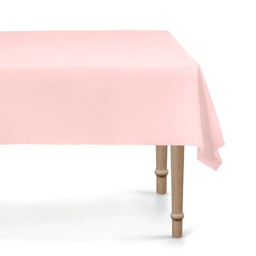 PartyDeco lichtroze plastic tafelkleed op een tafel met houten poten.