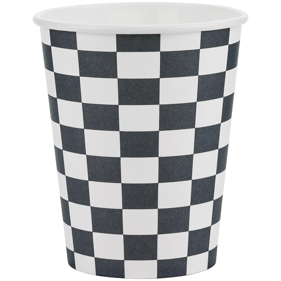 partydeco papieren beker met zwart-wit geruit patroon.