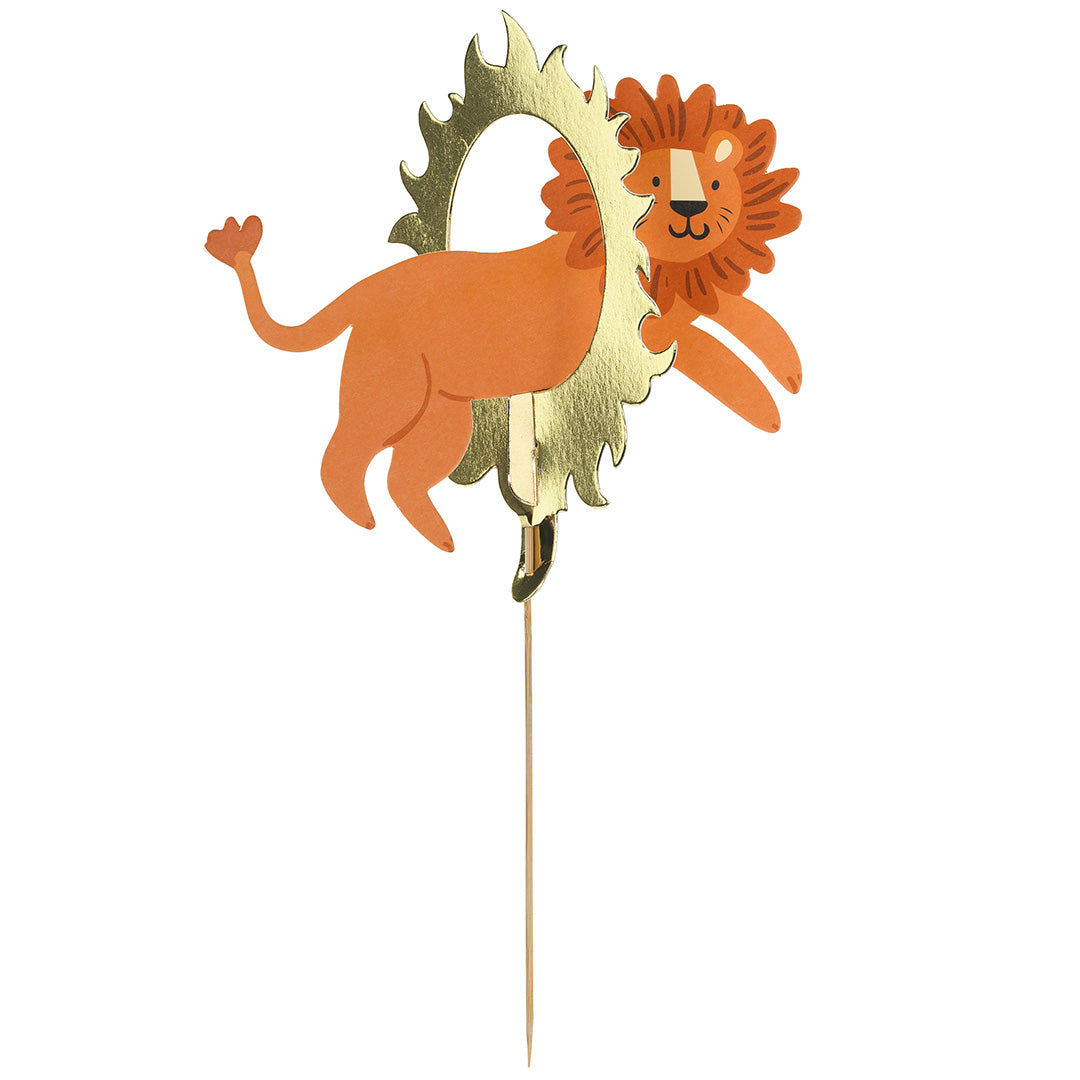 Partydeco taarttopper van een springende leeuw door een gouden ring.