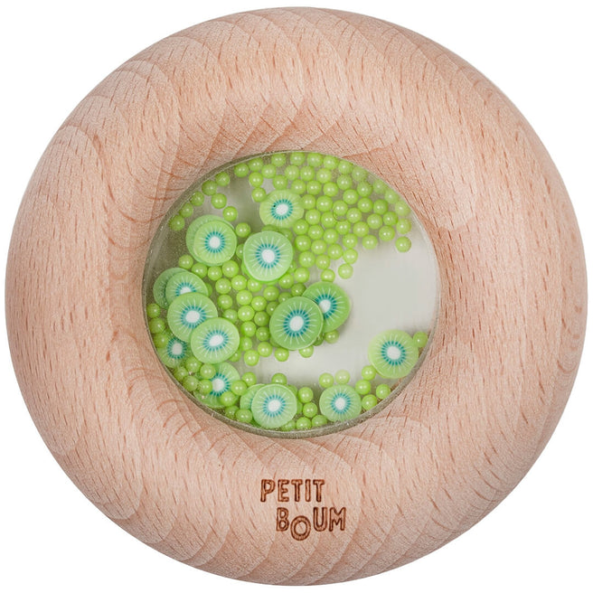Petit Boum houten bijtring en rammelaar met kiwi's en groene kraaltjes in het midden.