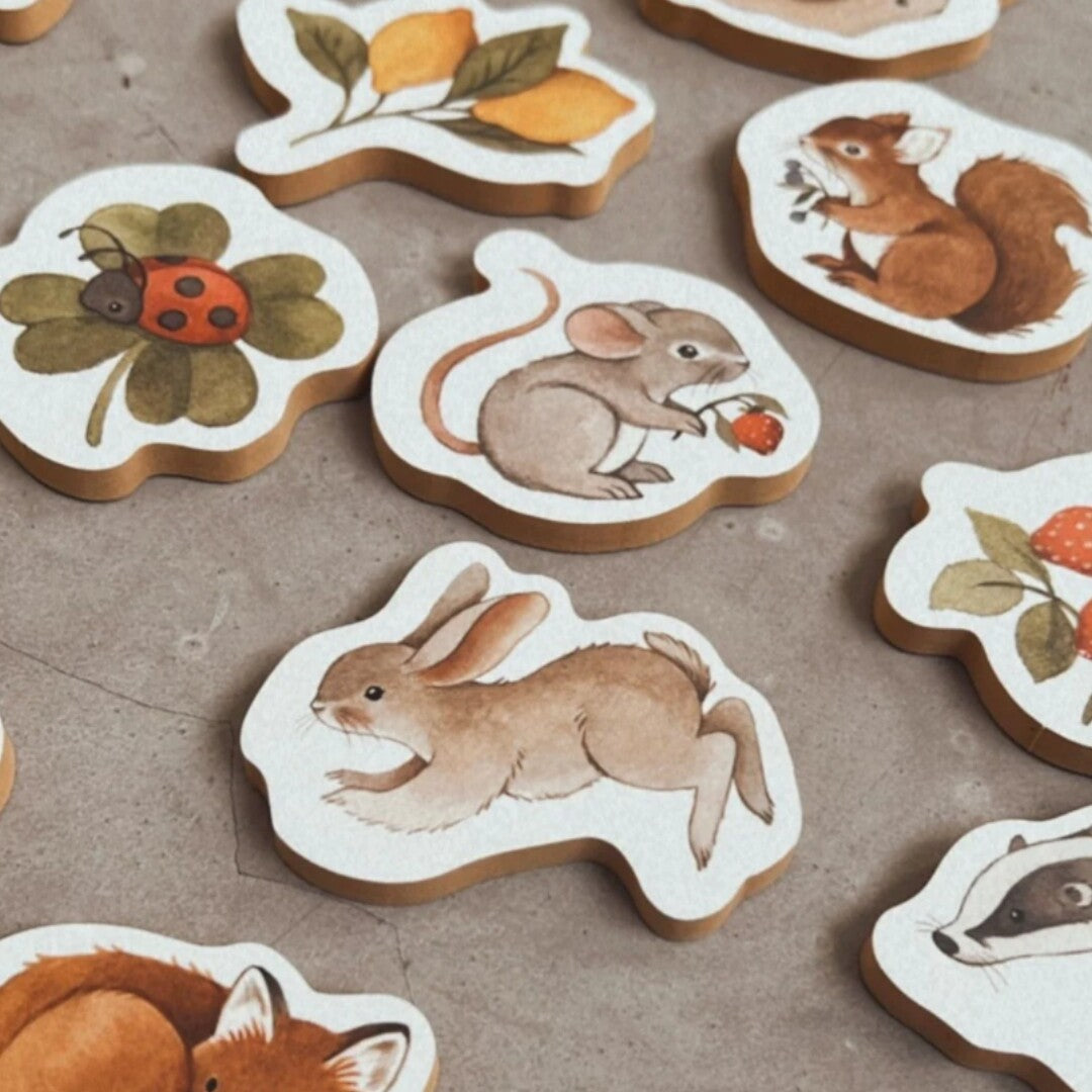 Detail van de Petit Monkey schuimfiguren voor in bad, waaronder een muis, konijn en eekhoorn.