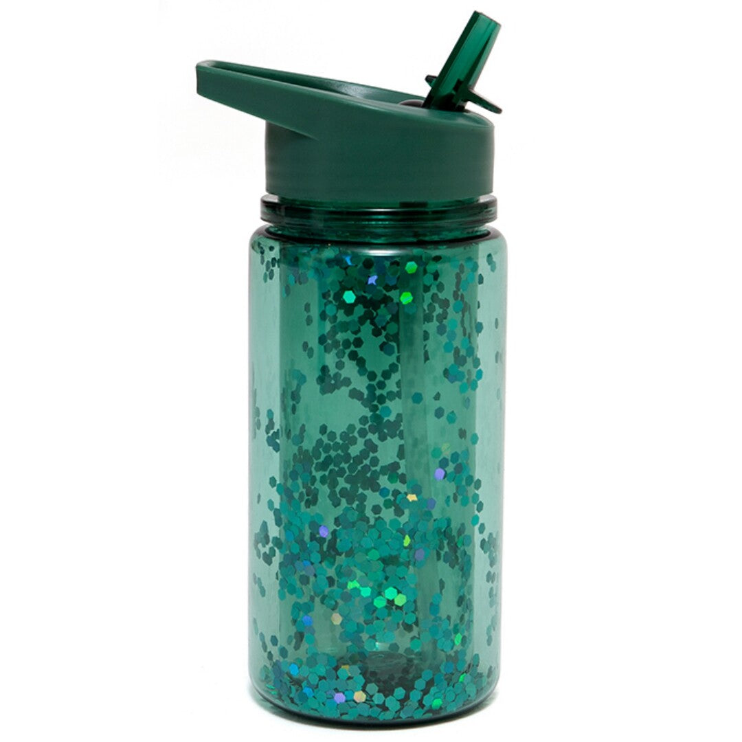 Petit Monkey groene kinderwaterfles met glitter en een donkergroen rietje.