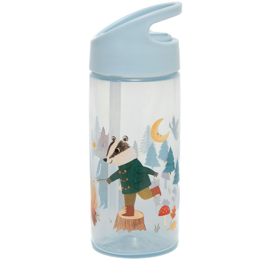 Petit monkey drinkfles met rietje met een illustratie van een das bij een kampvuur.