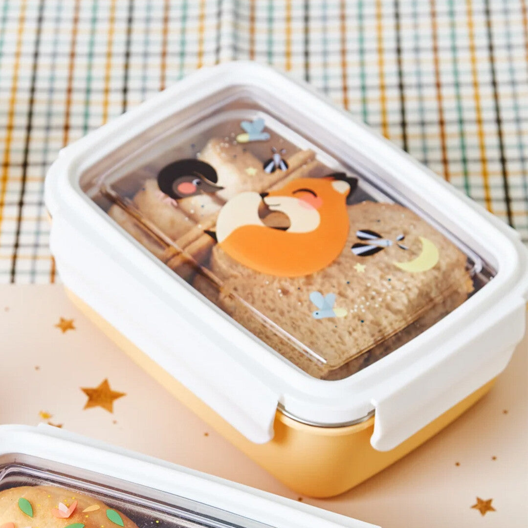 Petit Monkey kinderbroodtrommel met vos- en dierenthema, gevuld met sandwiches.