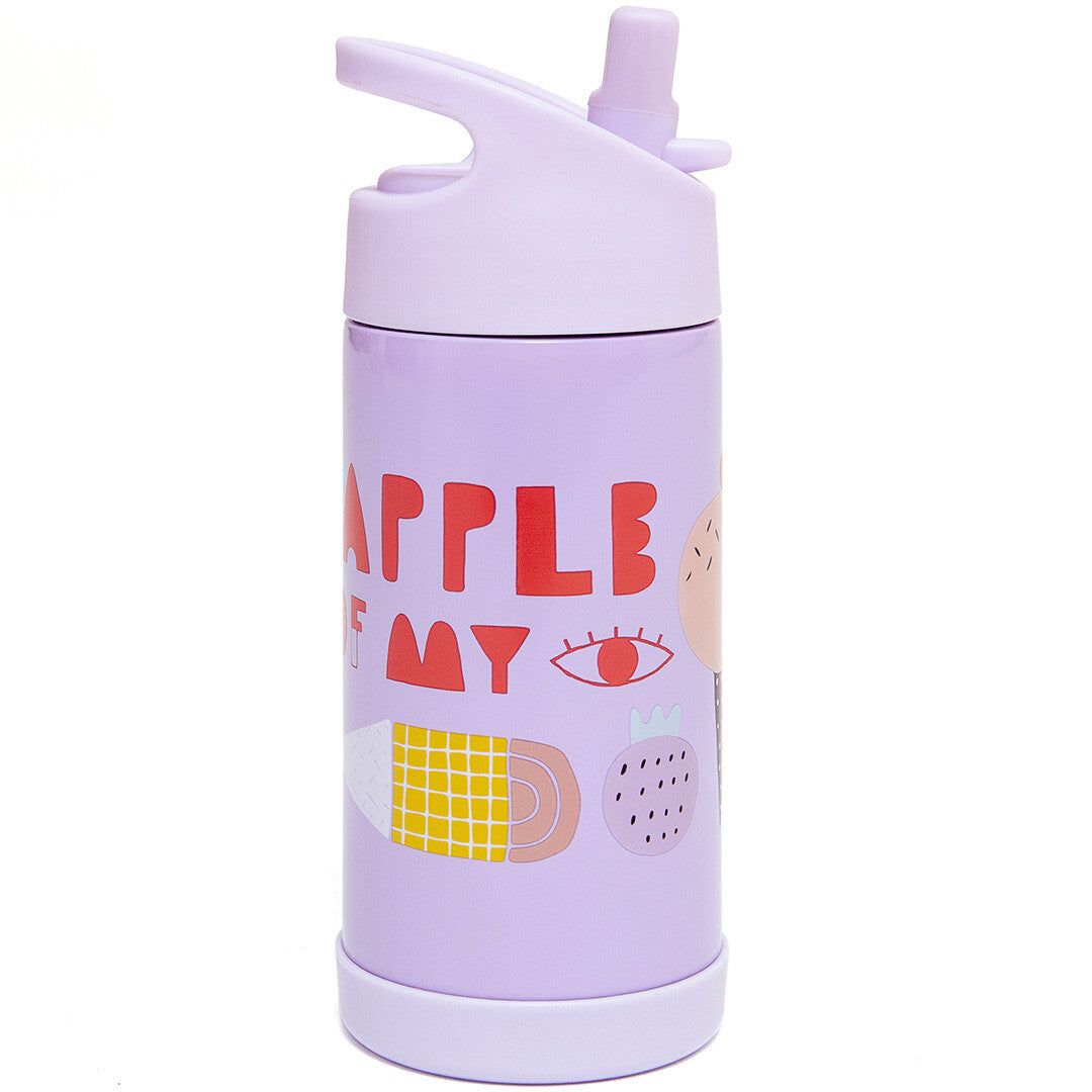 Petit Monkey paarse kinderdrinkfles met de tekst 'APPLE OF MY EYE' en een open rietje.