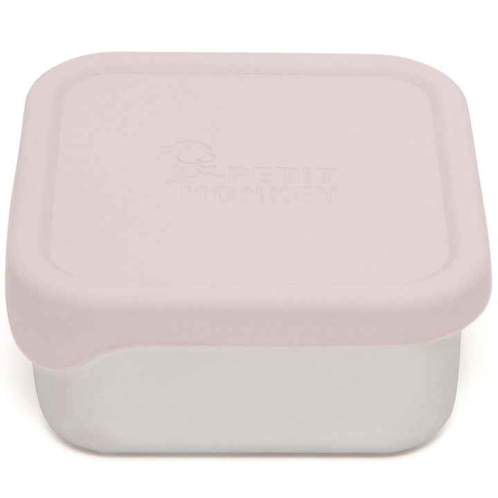 Petit Monkey rvs snackdoosje met roze siliconen deksel en logo.