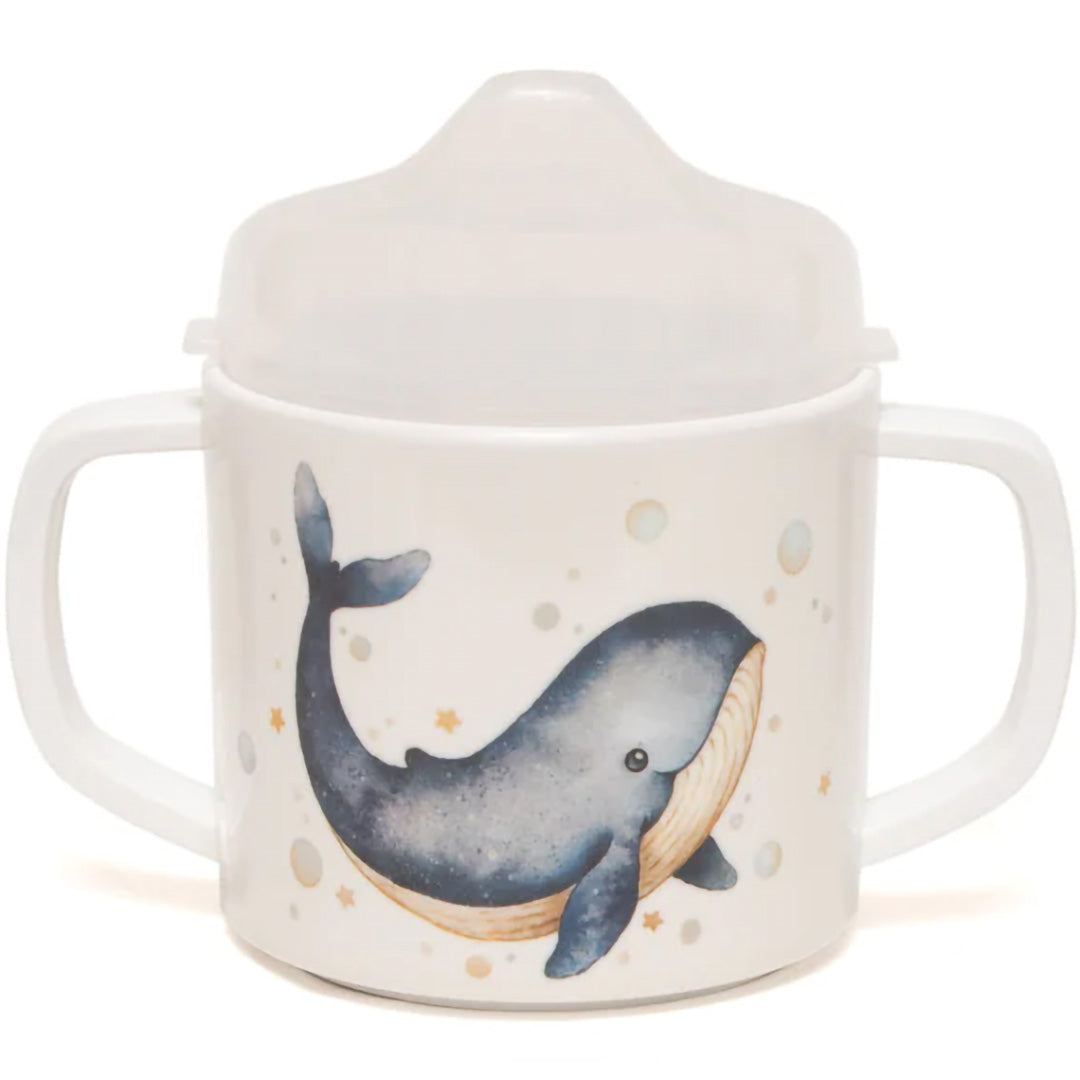 Petit Monkey tuitbeker met walvis en sterren patroon, de deksel zit erop.