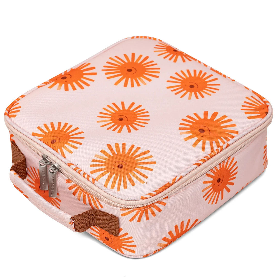 Petit monkey roze lunchtas met zonnetjespatroon, liggend op de zijkant.