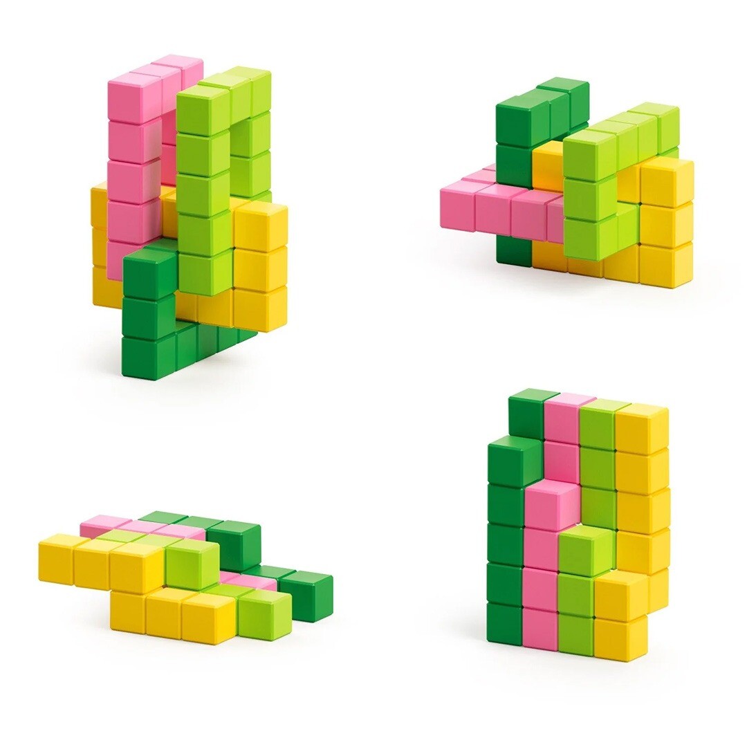 Vier abstracte bouwwerken gemaakt van roze, gele en groene magnetische bouwblokken.